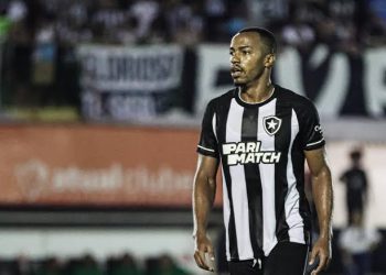 Dirigente do Botafogo fala sobre Marlon Freitas no Vasco