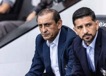 Relação entre comissão técnica do Vasco e Alexandre Mattos não é das melhores, afirma jornalista