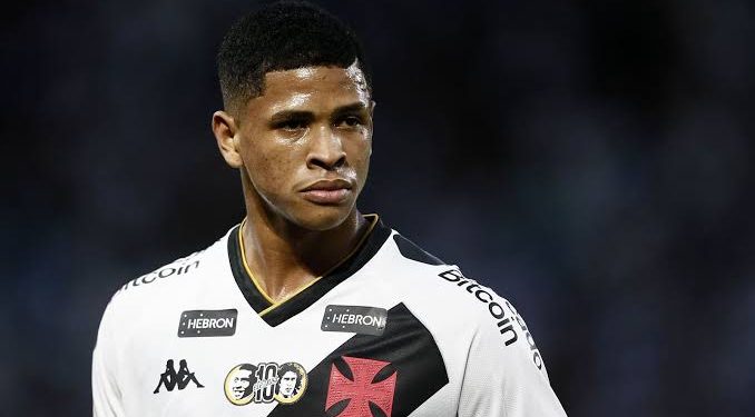 Barros voltará ao Vasco? Confira a situação do volante