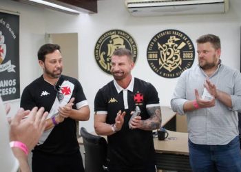 URGENTE! Presidente do Vasco, Pedrinho sofre punição da SAF