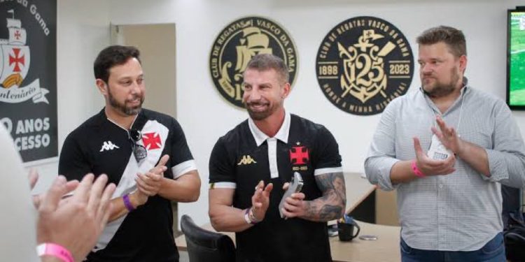 URGENTE! Presidente do Vasco, Pedrinho sofre punição da SAF