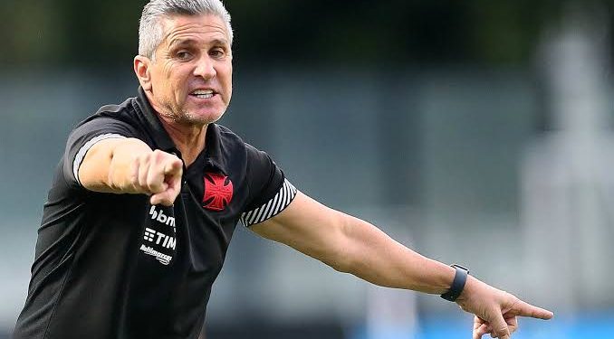 Ex-Vasco, Jorginho reaparece no mercado e vai treinar equipe curiosa