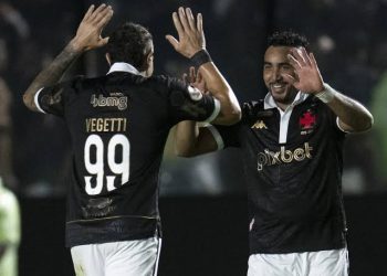 Domínio gringo: estrangeiros são responsáveis por 80% dos gols do Vasco em 2024