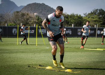 Vasco e Goiás se acertam sobre Rossi, mas jogador é obstáculo na negociação