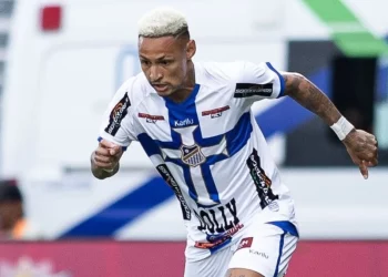 Jogador se envolveu em confusões durante a partida, mas prega respeito nas redes sociais após o jogo