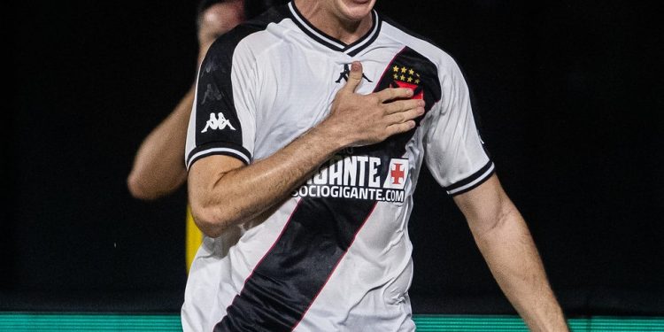 Lucas Piton é o lateral-esquerdo da Série A com mais gols em 2024