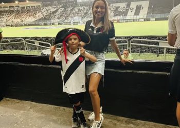 Menino faz homenagem para Léo Jardim em escola: "Dia de cabelo maluco"