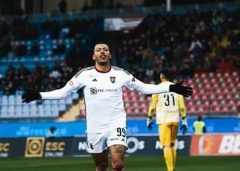 O que falta para Clayton Silva fechar com o Vasco? Entenda