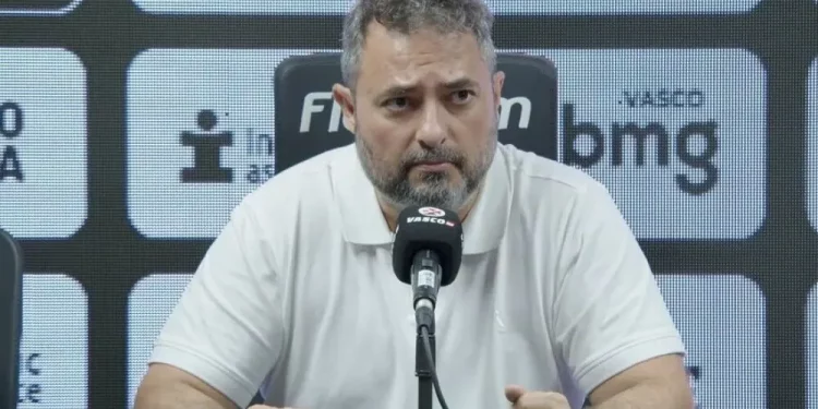 Funcionários do Vasco comemoraram saída de Alexandre Mattos: "Clima leve"