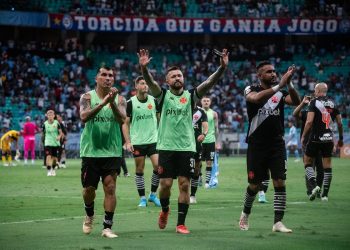 Salário de Payet e Medel no Vasco é milionário; confira o custo mensal