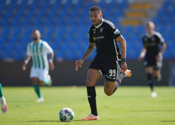 Qual é o estilo de Clayton Silva? Como pode ajudar o Vasco? Confira