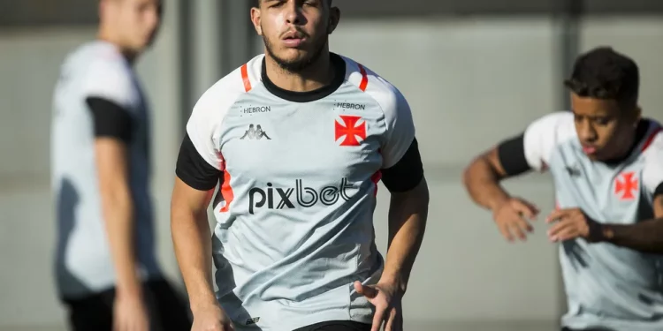Três jogadores estão de saída do Vasco