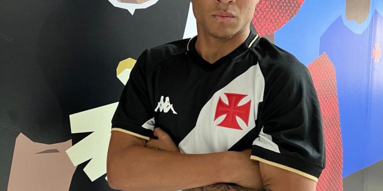 Vasco acerta 3 contratações para a base