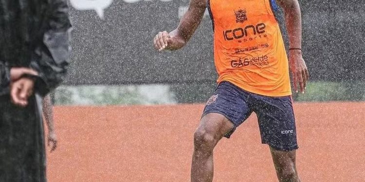 Alvo do Vasco, destaque do Nova Iguaçu fecha com o Flamengo