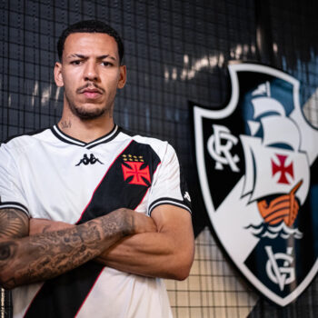 Clayton é destaque nos treinamentos e pode ser titular do Vasco