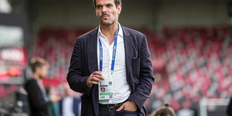 Cotado como diretor do Vasco, Admar Lopes tem passagens por grandes clubes europeus