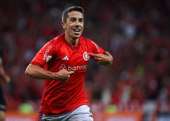 Alvo do Vasco, De Pena fica livre no mercado