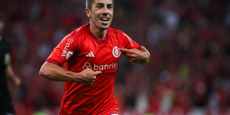 Alvo do Vasco, De Pena fica livre no mercado