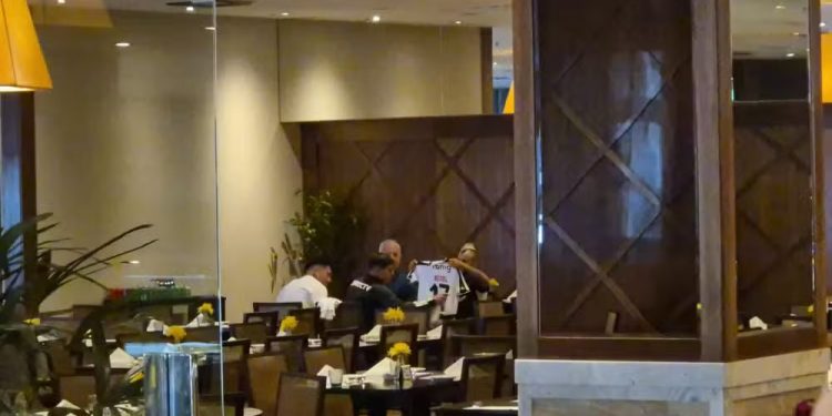 Ex-Flamengo ganha camisa do Vasco