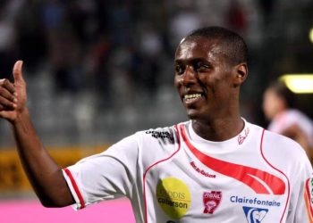 Ex-zagueiro relembra duelos contra Payet, do Vasco