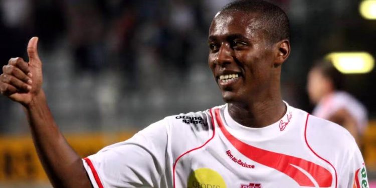 Ex-zagueiro relembra duelos contra Payet, do Vasco