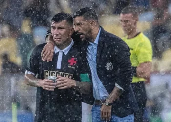 Gary Medel, do Vasco, pode ser desfalque contra Fluminense