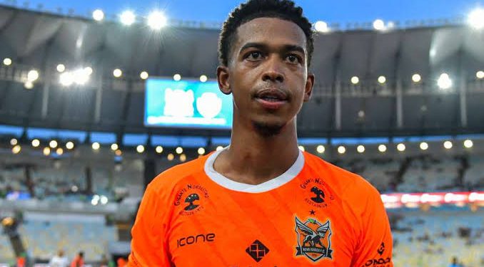 Com problemas de caixa, Vasco perdeu Carlinhos para o Flamengo mesmo negociando há mais tempo