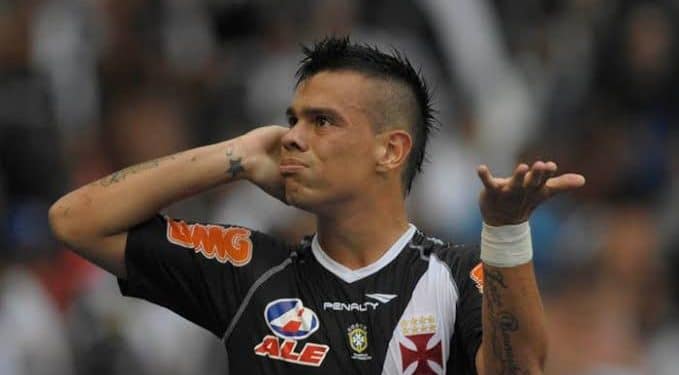 Ex-Vasco, Bernardo “reaparece” no futebol mineiro