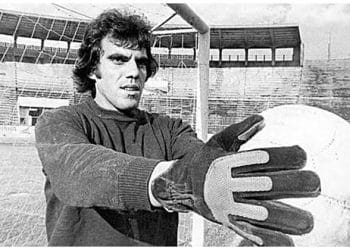 Goleiro do Flamengo sofre gol e não consegue bater marca histórica do Vasco