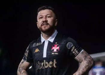 Mais um clube brasileiro quer tirar Rossi do Vasco