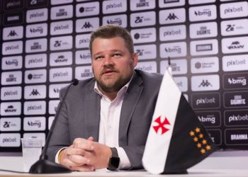 Vasco avança com jogador do Athletico-PR