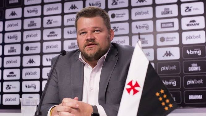 Vasco avança com jogador do Athletico-PR