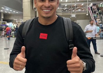 Novo reforço do Vasco, Hugo Moura chega ao Rio: “Nunca vai faltar raça”