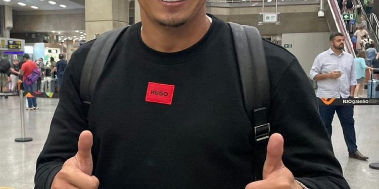 Novo reforço do Vasco, Hugo Moura chega ao Rio: “Nunca vai faltar raça”