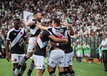 Confira a provável escalação do Vasco contra o Bragantino
