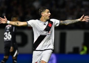Vegetti avalia partida do Vasco contra o Bragantino
