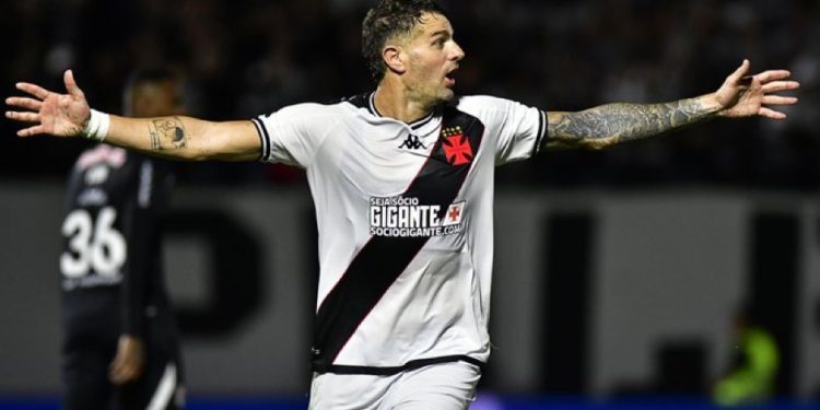 Vegetti avalia partida do Vasco contra o Bragantino