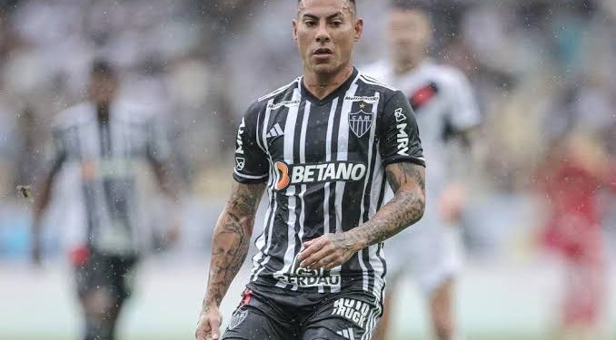 Vasco não está negociando com Eduardo Vargas