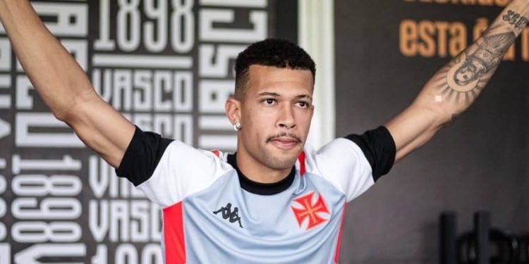 João Victor não tem lesão e estará disponível contra o Fluminense