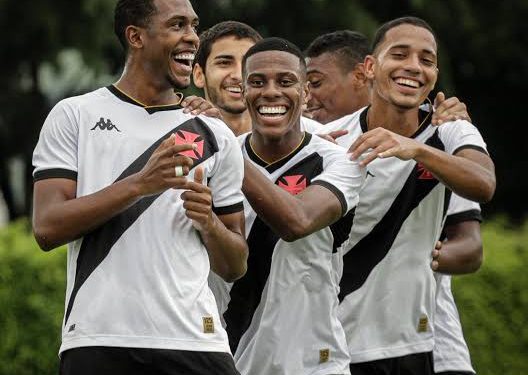 Vasco renova com joia da base até 2027