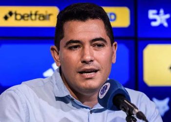 Vasco surpreende e tira diretor do Cruzeiro