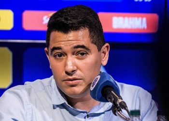 Torcida do Cruzeiro comemora saída de Pedro Martins para o Vasco