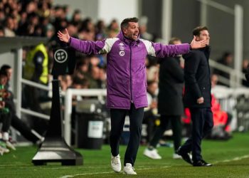 Vasco inicia contatos por Paulo Pezzolano