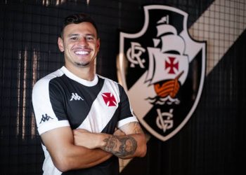 Hugo Moura será titular do Vasco contra o Criciúma