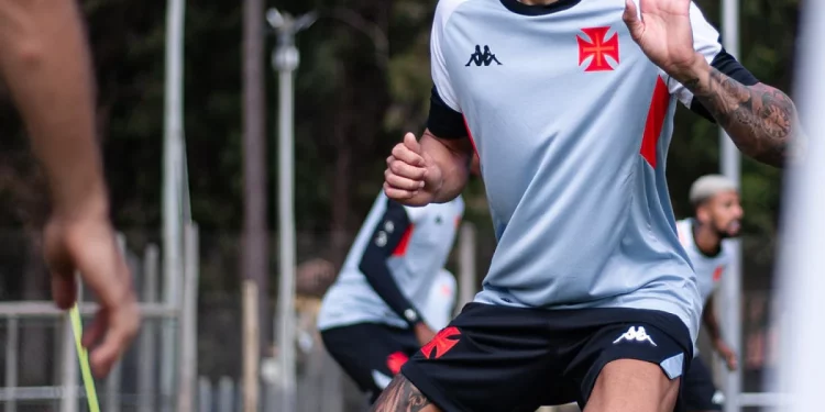 João Victor deve ganhar outra chance no time titular do Vasco