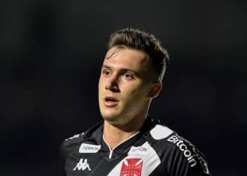 Jogadores voltam ao treino do Vasco