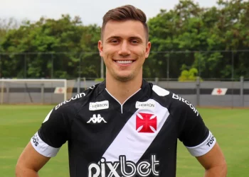 Lucas Piton é prioridade no Vasco em 2024