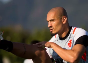 Maicon deve ganhar mais minutos no Vasco