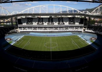 Vasco busca conversar com o Botafogo para jogar no Engenhão