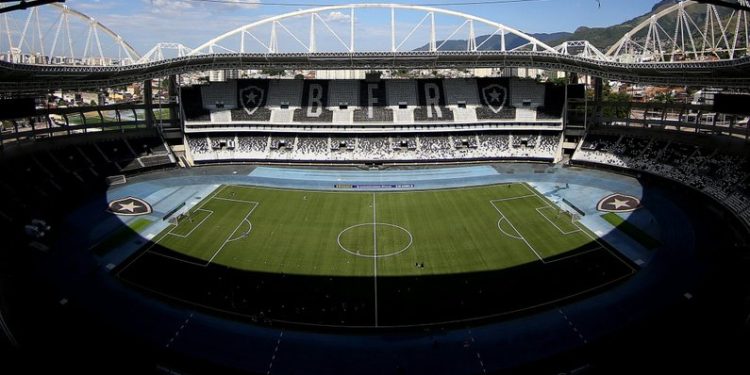 Vasco busca conversar com o Botafogo para jogar no Engenhão